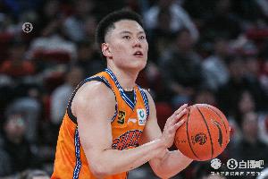 华体会官网APP-冲击坚决但三分还没开！李弘权半场7中3&amp;三分5中1拿10分2板